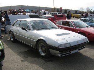 It's a Ferrari 400... In case the connection escapes you.