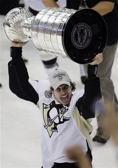 Sidney Crosby hoists the Stanley Cup. AP